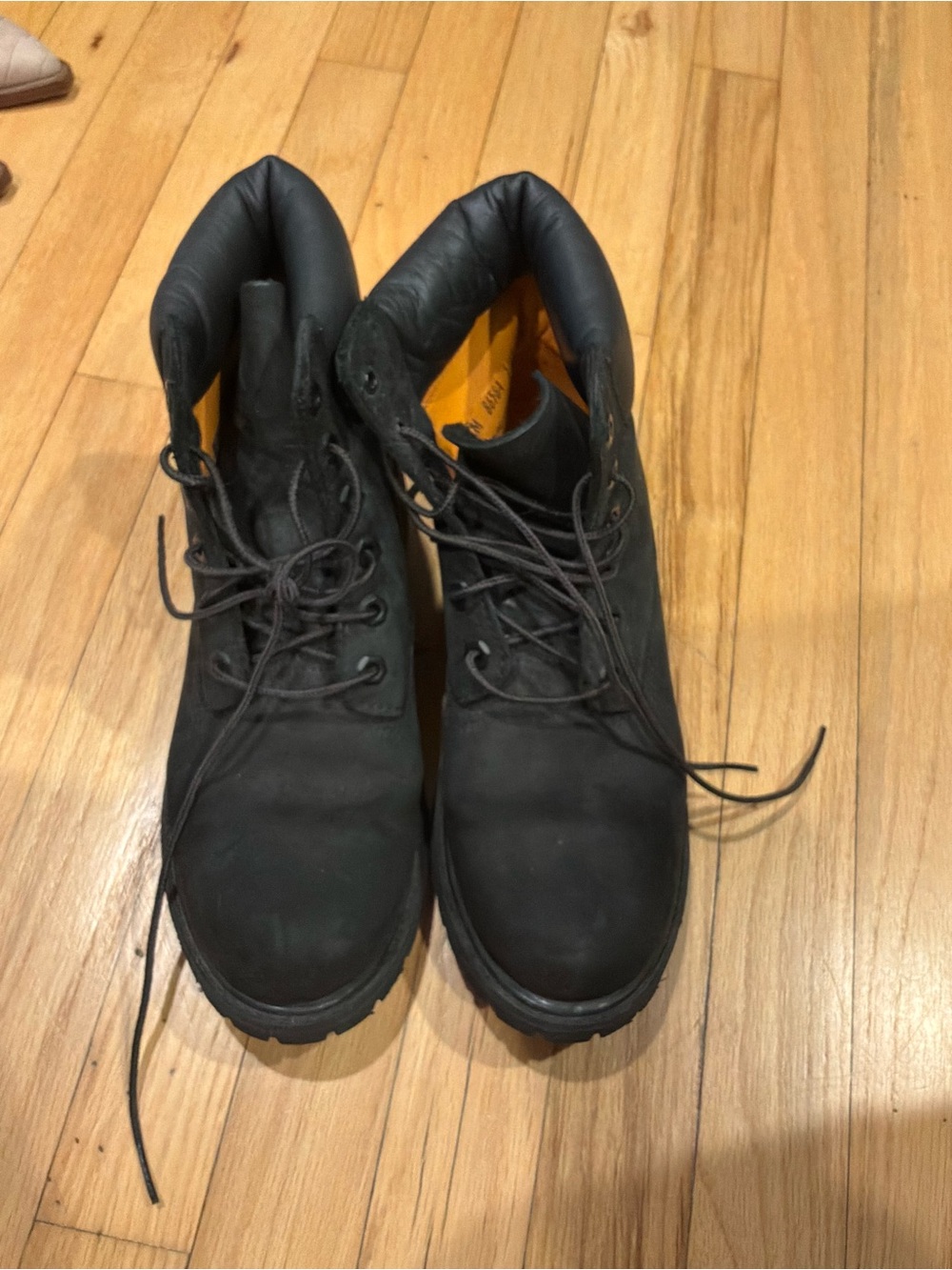 Women’s Black Lace-Up Outdoor Boots with Padded Collar timberline